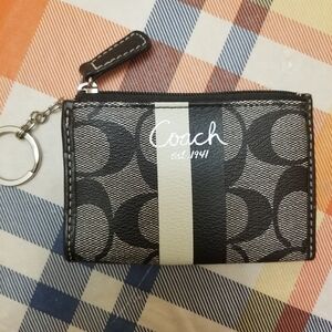 COACH black White Card Holder Key Chain SIGNATURE C